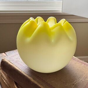 Fenton Uranium Glass Rose Bowl